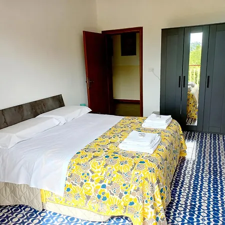 Degli Dei Guest house *