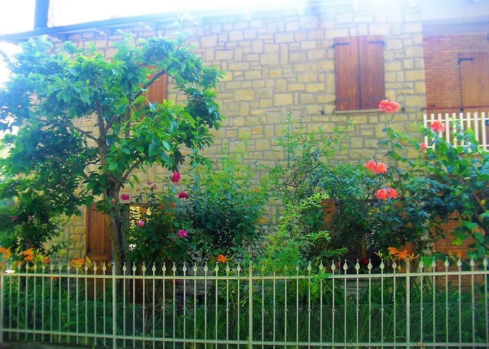 Degli Dei Πανσιόν *